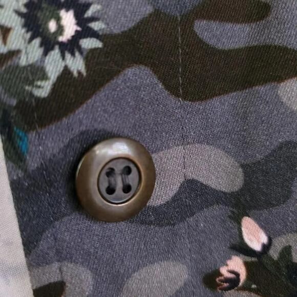 Montana Co Floral Camo Shacket Medium - Picture 4 of 10